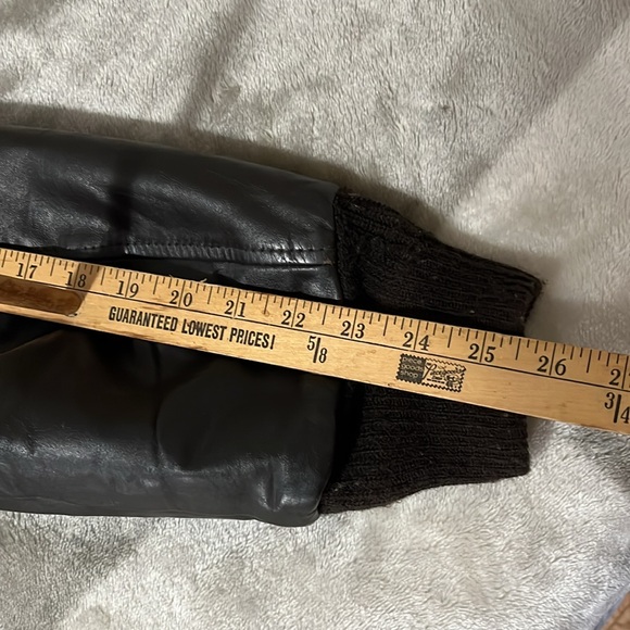 Vintage Aberdeen size 46 leather flight jacket with pho fur collar and liner. - Picture 4 of 9
